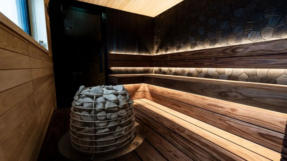 Llevamos años pensando que la sauna alarga la vida. La ciencia tiene una explicación bastante menos milagrosa