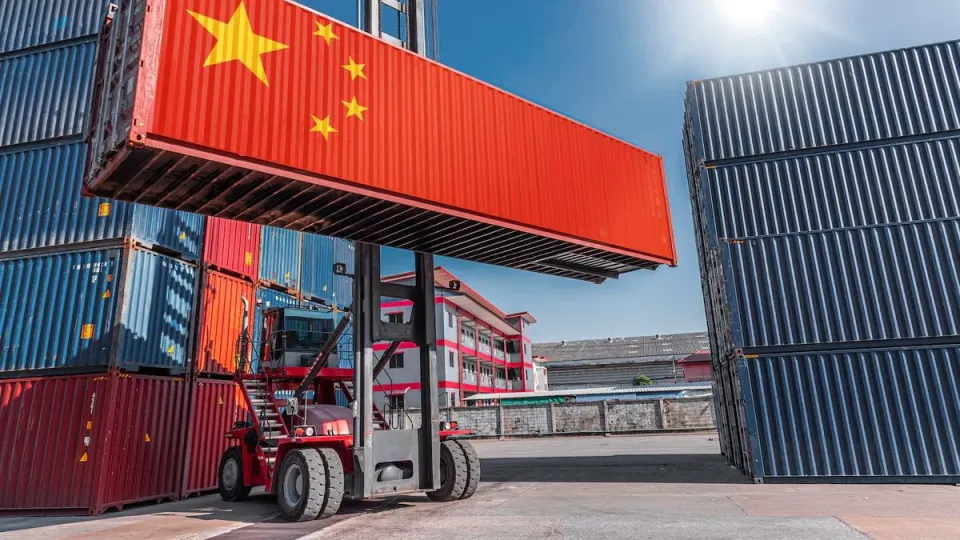 La UE busca ampliar la negociación comercial con China a nuevos rubros tras el acuerdo por los autos híbridos