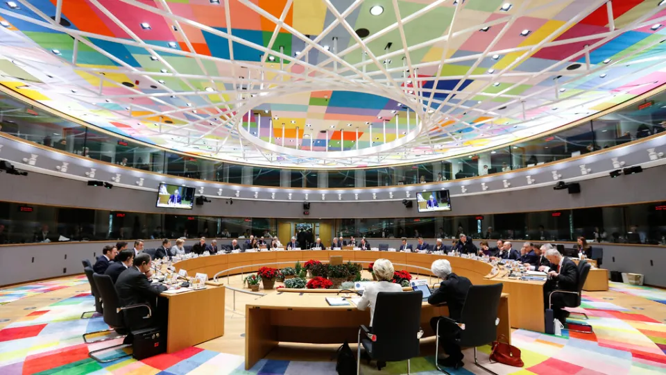 Bruselas plantea un "matiz" al RGPD y abre la puerta a entrenar a la IA con datos obtenidos sin consentimiento