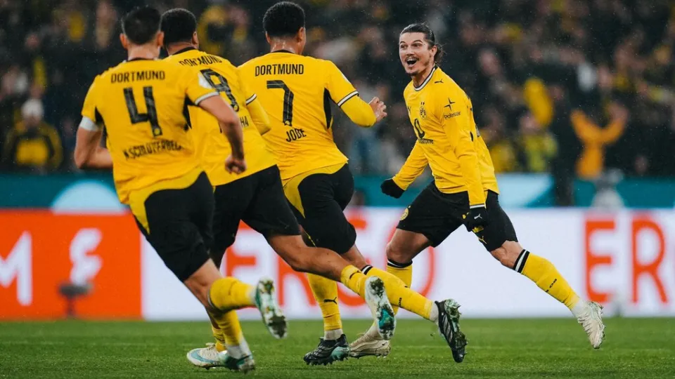 Hemos normalizado el uso del móvil en los estadios de fútbol. En Alemania, Vodafone está consiguiendo lo contrario
