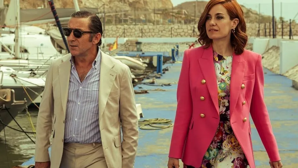 Los creadores de 'Grande de España' explican el final de la estupenda serie de Netflix: "Mejor creer en que algo bueno les va a pasar a que esto es una puta mierda"