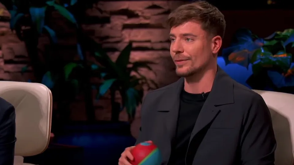 Lo nuevo de MrBeast: apoyar con un cuarto de millón de dólares una bola inteligente controlada con IA