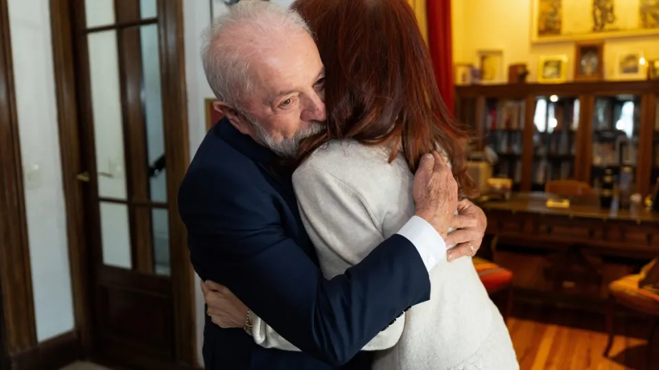 En medio de las divisiones, el peronismo se entusiasma tras el triunfo de Lula y apuesta a copiarle la campaña