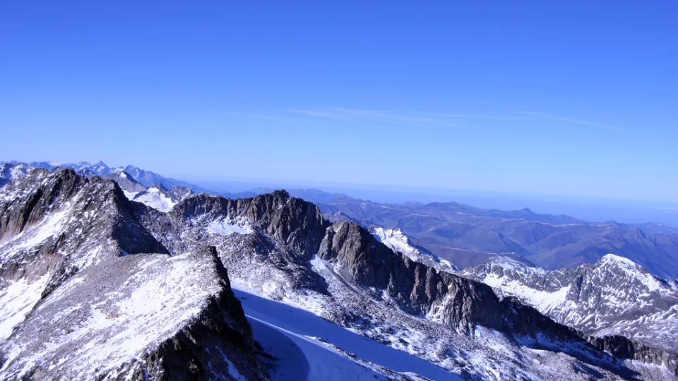 "No hay esperanza para los glaciares del Pirineo". Las fotos del Aneto tras el verano sugieren un colapso climático extremo