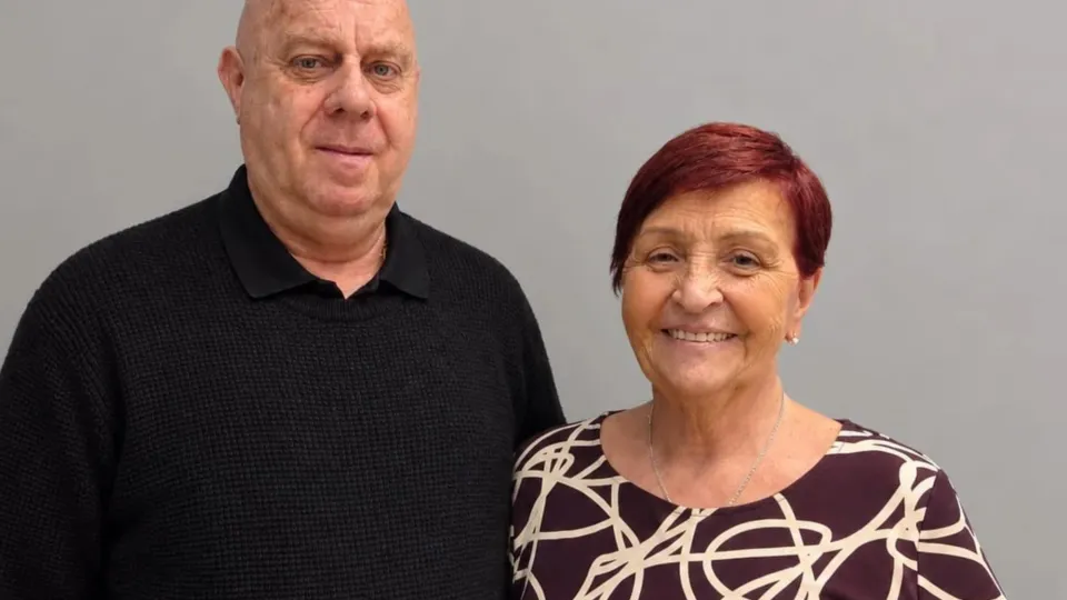 Son un matrimonio argentino, tienen casi 70 años, crearon una empresa hace 40 y hoy vuelven a emprender