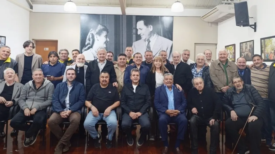 En tono electoral y en medio de especulaciones internas, Sergio Massa sumó otra foto política: visitó a los gremios de las 62 Organizaciones Peronistas