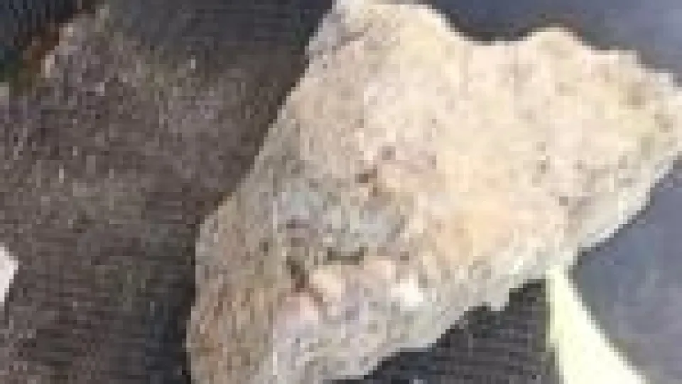 Un menor, investigado por arrojar una piedra desde un puente y dejar en estado crítico a un conductor