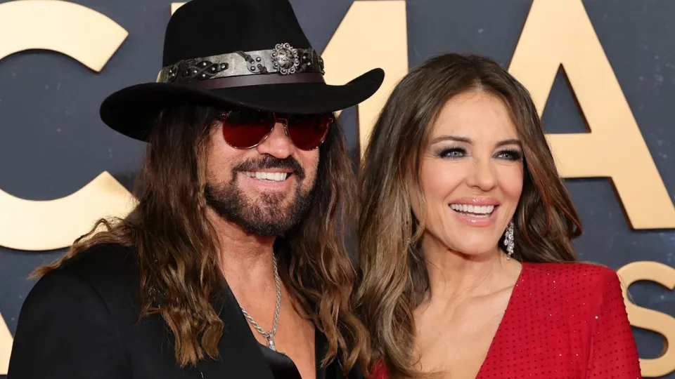 Elizabeth Hurley confirmó que se mudará con Billy Ray Cyrus a Los Ángeles