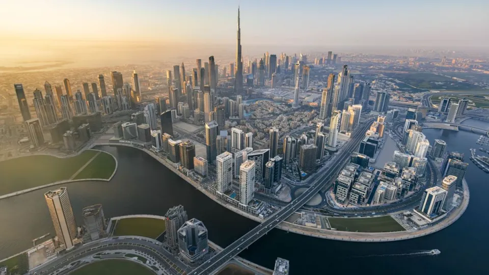 Los 4 factores que transforman a los Emiratos Árabes en el principal destino de inmigrantes millonarios