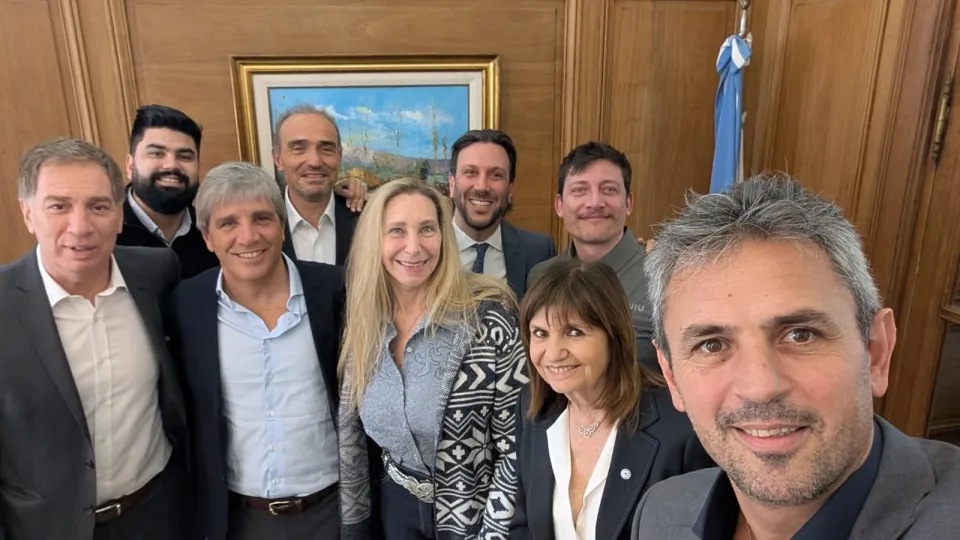 Las tres discusiones urgentes que crisparon a la mesa política mientras Milei se desvelaba por su imagen internacional
