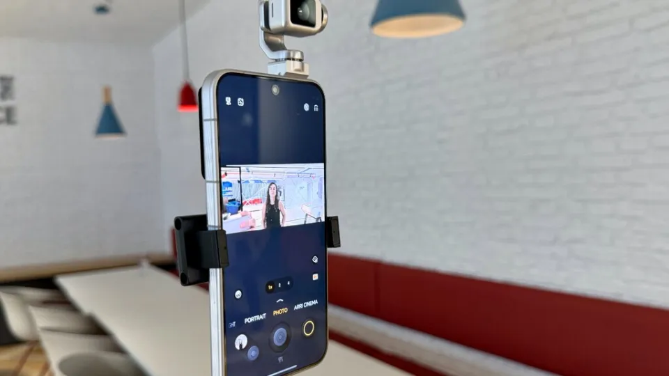 He probado el Honor Robot Phone con su cámara robotizada y estas son las ocho cosas donde más se diferencia del resto
