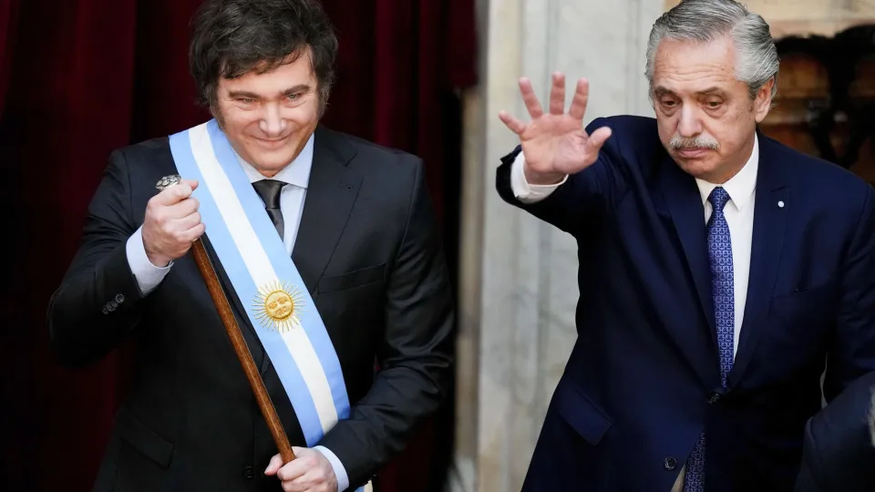 Javier Milei vs. Alberto Fernández: según una encuestadora, ambas gestiones provocan el mismo nivel de rechazo