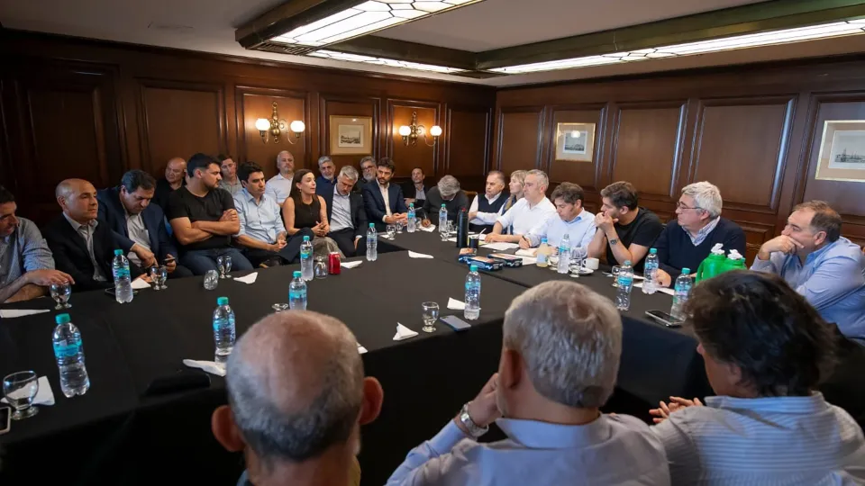 Kicillof sigue con recorridas en clave electoral: desembarca en Jujuy y prepara su viaje a Santa Fe