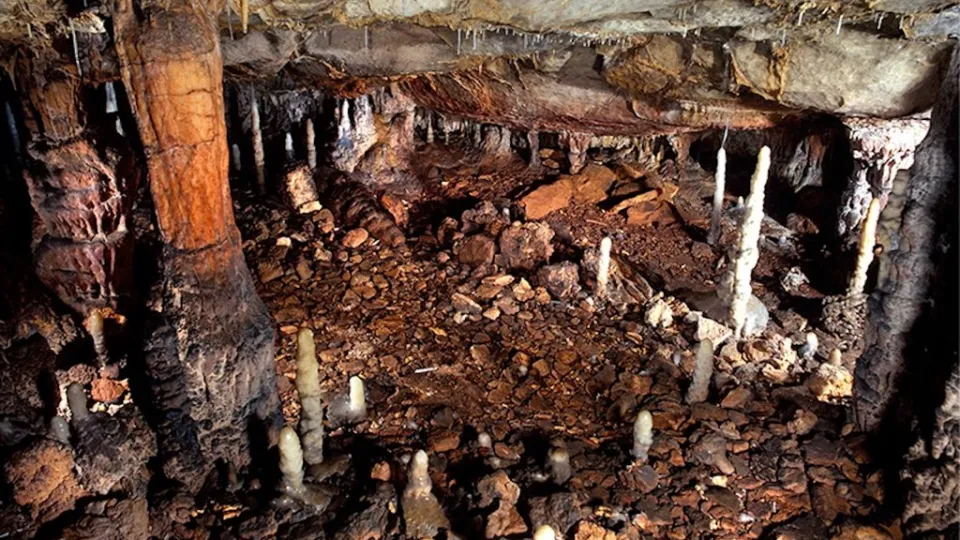 Un desprendimiento bloqueó esta cueva en Cantabria hace 16.500 años. En su interior ocultaba una vivienda del Paleolítico