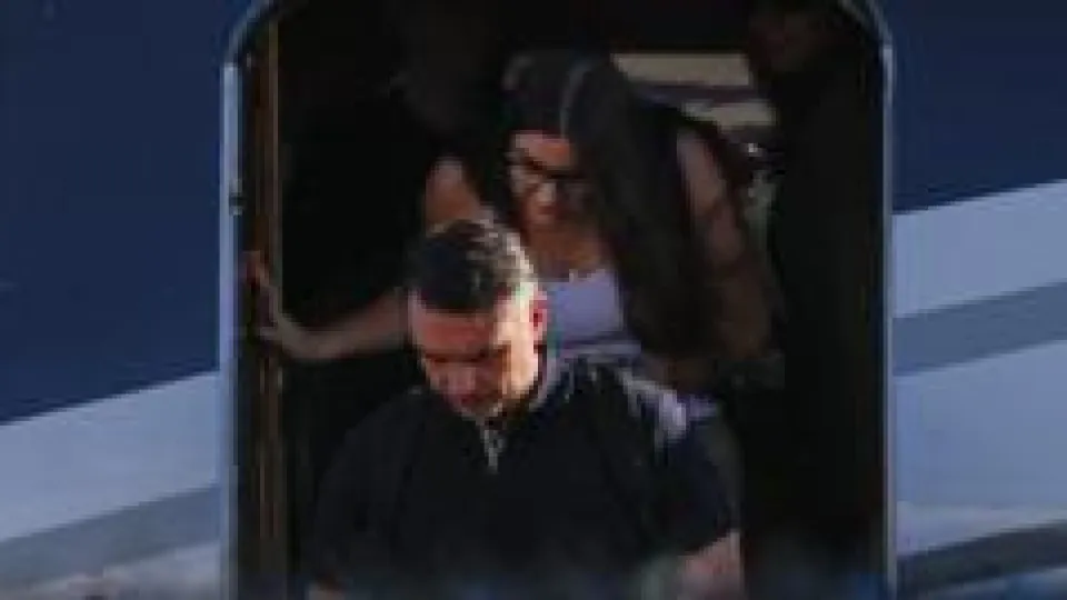 Imágenes muestran a Flávio Bolsonaro aterrizando en Miami luego de su derrota en las elecciones de Brasil