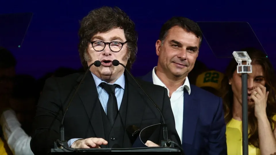 Especulaciones, ajustes y cautela: cómo le impactó al Gobierno el caso Bolsonaro local e internacionalmente