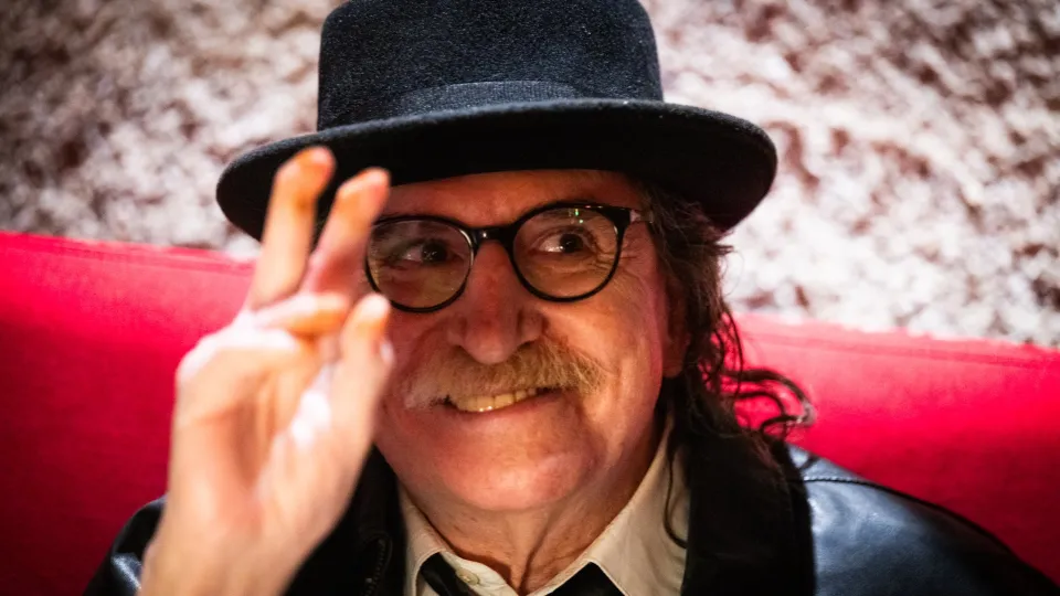 Charly García cumple 75: premios, tributos, salidas nocturnas y entradas hospitalarias del astro del rock argentino