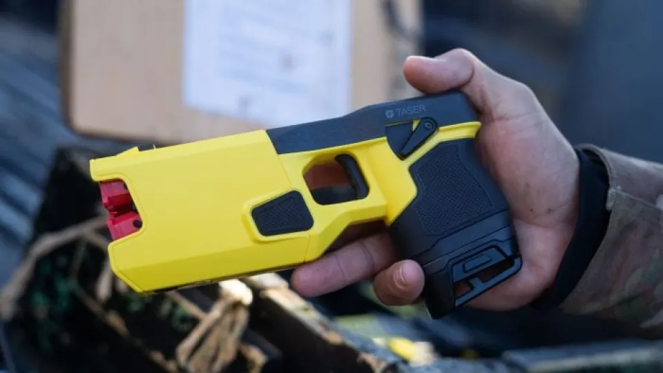 Avanza un proyecto de ley para habilitar el uso de las pistolas Taser para la Policía Bonaerense