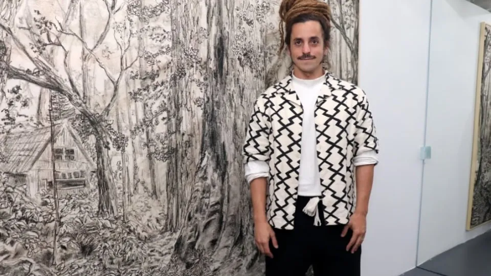 Michel Fassi, artista e hijo de una figura de los 90: “Desde muy chiquito me sentaba al lado de mi abuela a pintar; eso marcó mi futuro”