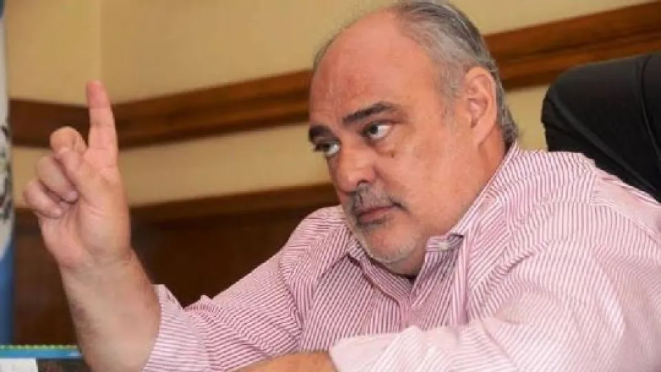 Ricardo Colombi criticó la alianza de la UCR con Milei, se bajó de la interna y propuso un frente de gobernadores