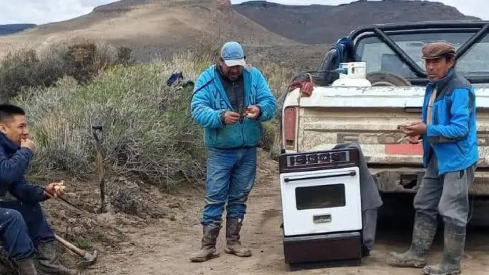 Al mal tiempo, buen asado: la insólita historia de los pobladores que quedaron atrapados en la Región Sur