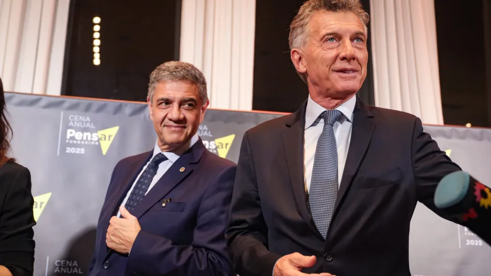 Intereses cruzados dificultan el acuerdo LLA-Pro en la Capital: la tensión entre los Macri, el rol de Angelici y la presión libertaria