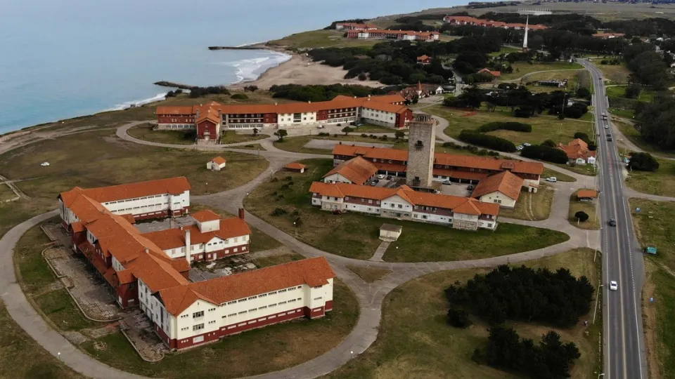 El futuro del complejo de Chapadmalal: el Gobierno licita seis hoteles por 30 años y cede el resto a la Universidad de Mar del Plata