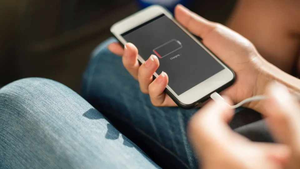 Cuánta energía consume cargar el celular todos los días: el cálculo que sorprende a todos