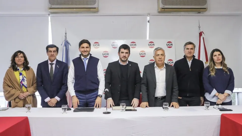 Los gobernadores de la UCR apoyan la suspensión de las PASO, pero surgen diferencias por una posible alianza con Milei