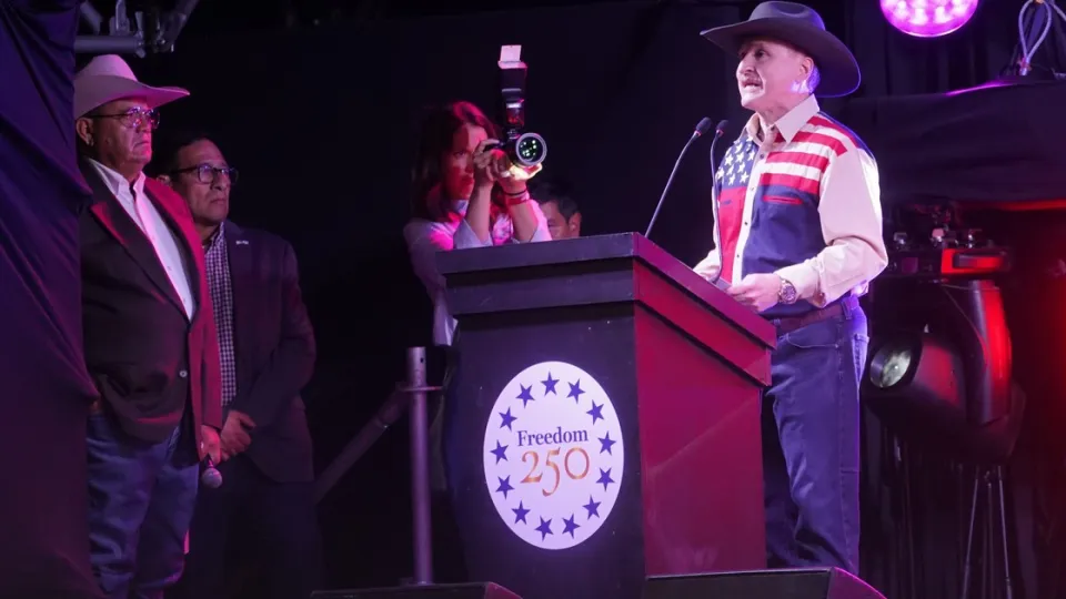 Rodeo en La Rural: la embajada de Estados Unidos festejó los 250 años de su independencia entre sombreros texanos, empresarios y dirigentes libertarios