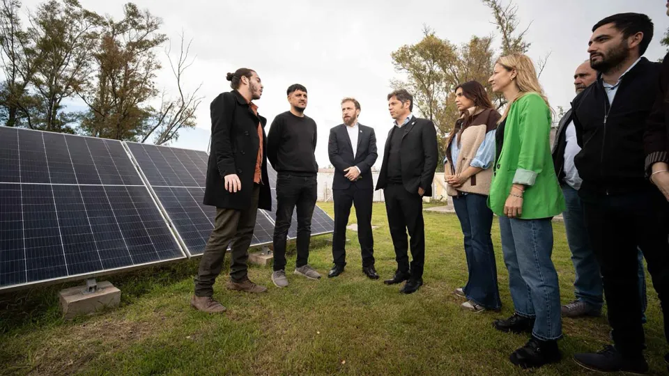 Axel Kicillof presentó en Lomas de Zamora un programa de empleo para jóvenes en sectores estratégicos de la transición energética