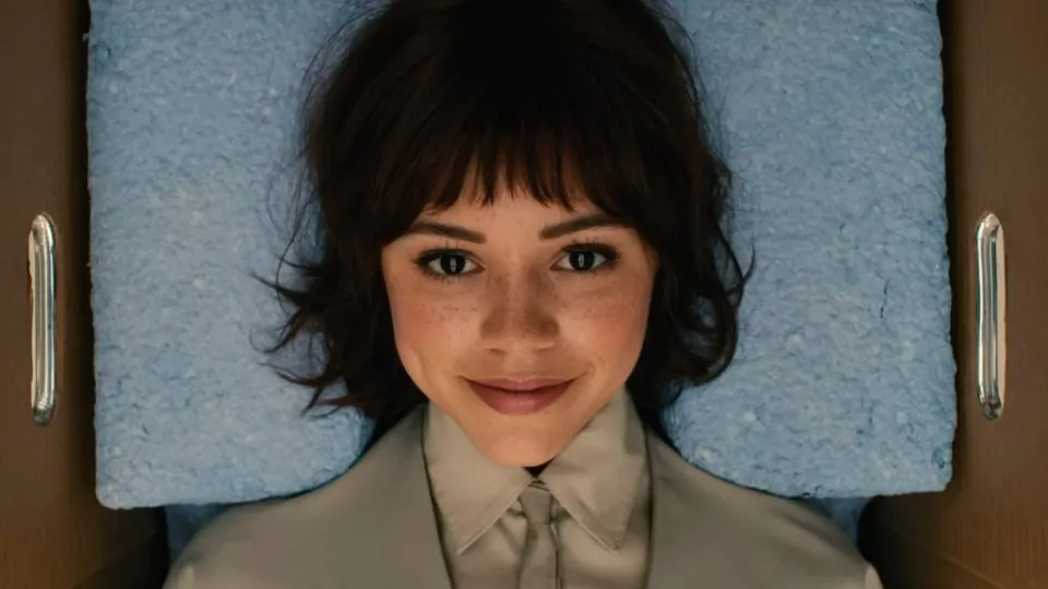 ¡Adiós al Oscar! La nueva película de Taika Waititi y Jenna Ortega es tan mala que cancela su estreno en España