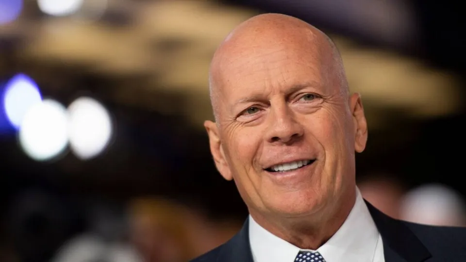 El actor Kevin Pollak reflexiona sobre la vida actual de su amigo Bruce Willis: "Vive en una burbuja"