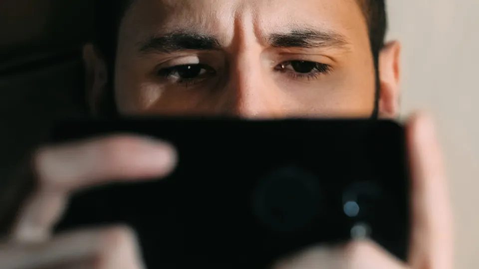 “Brain rot” digital: las señales que indican que el uso del celular podría estar afectando tu concentración