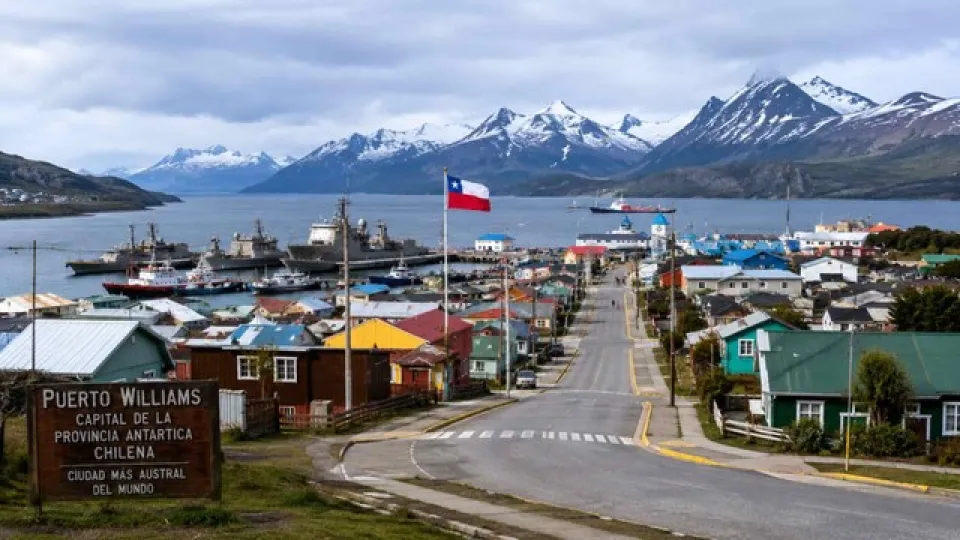 General argentino habló de "eliminar" una ciudad chilena y estalla polémica con Santiago