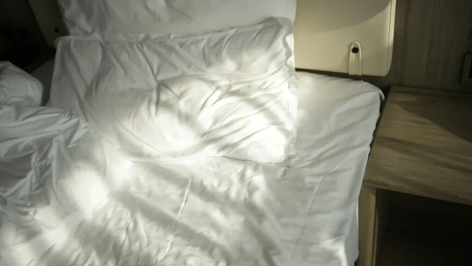 La ciencia no tiene claro que hacer la cama nada más levantarte sea la mejor de las ideas