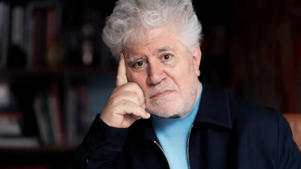 Pedro Almodóvar (77 años) reflexiona sobre la inteligencia artificial y la tibieza política de Europa: "En cambio, Pedro Sánchez y su gobierno han sido claros"