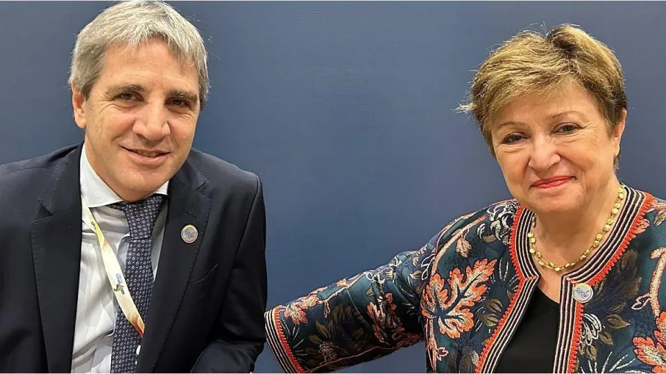 El Gobierno y el FMI alcanzaron un acuerdo técnico que abre la posibilidad de un nuevo desembolso por u$s900 millones