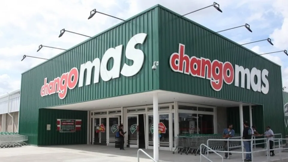 Tras aplicar despidos por goteo, ChangoMás cierra sucursal y confirma la crisis del sector