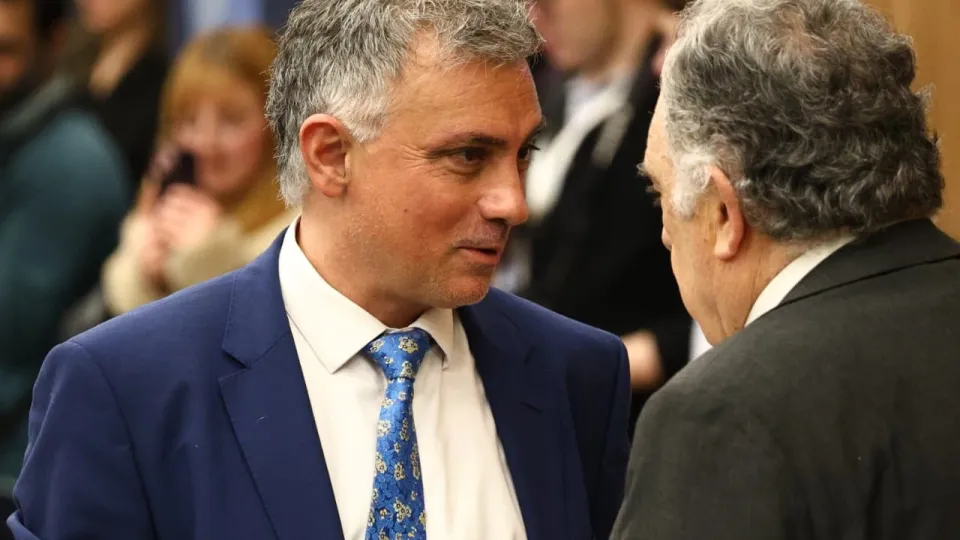 La huida de Bolsonaro: la comisión bicameral del Congreso que preside Pareja investigará el rol de la SIDE y de Santiago Caputo