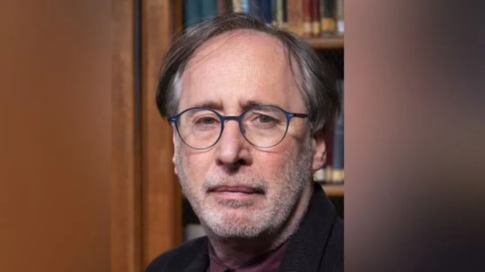 Ricardo Ibarlucia: “Cuanto más grotesco es Milei, resulta más popular”