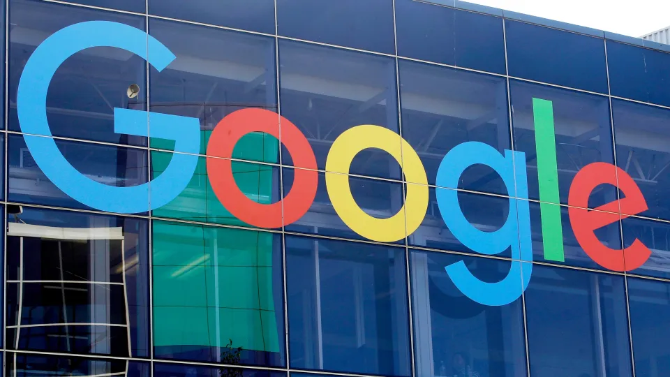 Google factura como nunca, pero en unas horas perdió US$500.000 millones en la Bolsa: la IA amplía y arruina su negocio