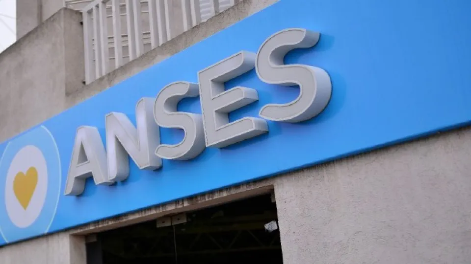 AUH de ANSES en noviembre: cuánto se cobra y qué cambia con el 20% retenido