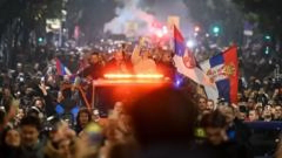 El veterano gobernante de Serbia, Aleksandar Vucic, reconoce la derrota electoral ante un movimiento de protesta liderado por estudiantes