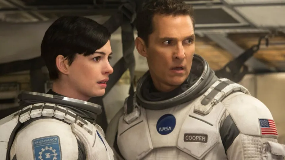 La escena de 'Interstellar' que Christopher Nolan "robó" descaradamente de una infravalorada película de ciencia ficción que fue un fracaso 17 años antes