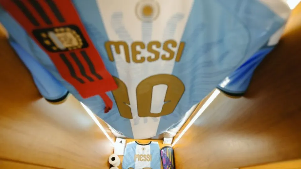 Con ventas en caída, la firma que fabrica las camisetas de la Selección suspende empleados