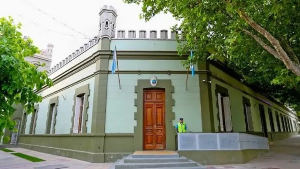 Neuquén despidió a cinco estatales por faltas y evalúa reclamar los sueldos cobrados
