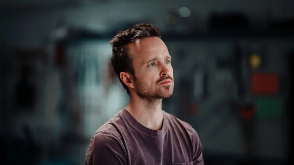 Aaron Paul sale en 'Clayface', pero casi te lo pierdes. Este es el motivo por el que su papel de villano quedó reducido a un simple cameo