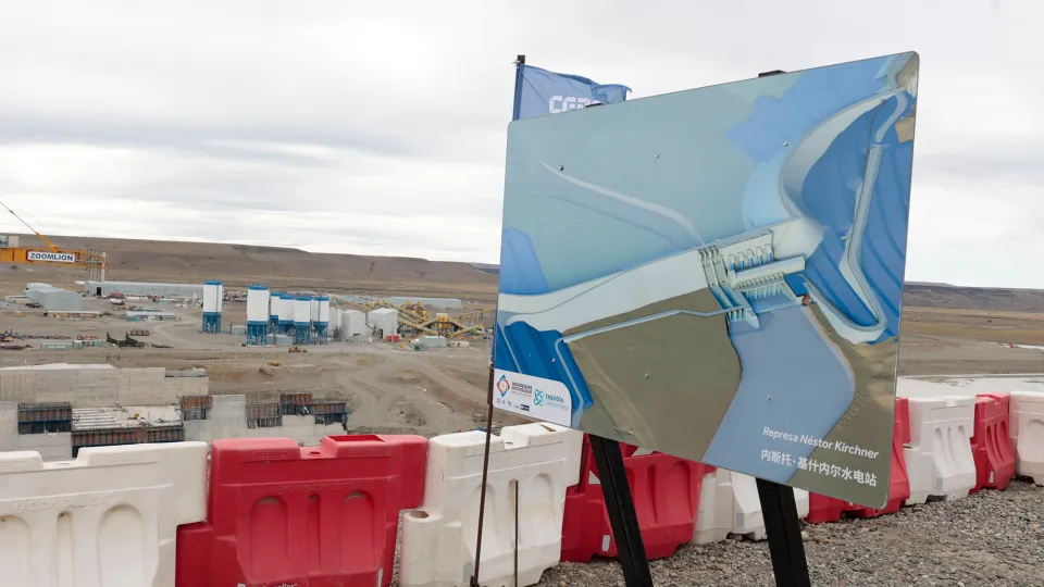 El Gobierno busca un control externo sobre las obras de las represas en Santa Cruz y licita la inspección por $39.624 millones