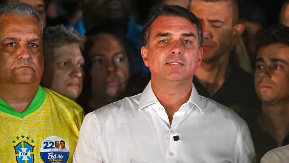 Migraciones confirmó que Flávio Bolsonaro viajó con su familia desde Argentina hacia Ecuador “sin ningún impedimento legal"